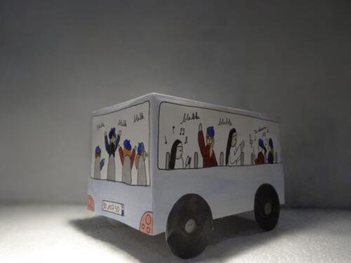 Autobus en carton de dos