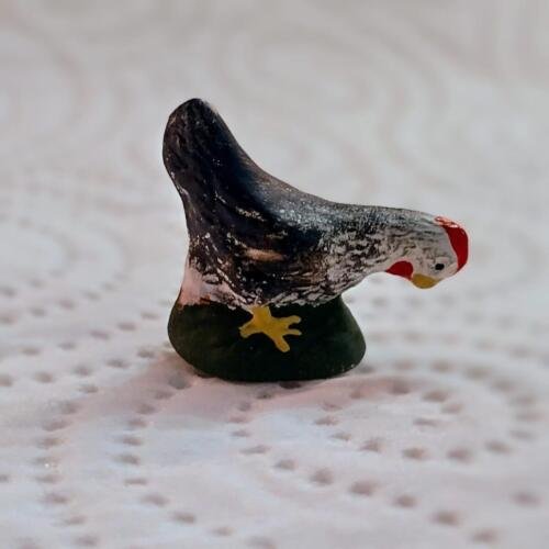 Santon poule picorant peint à la main