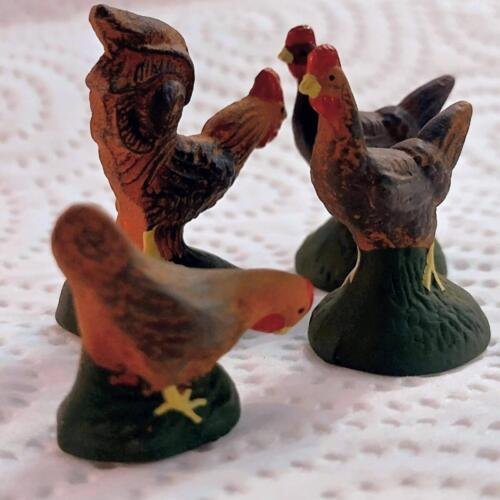 Santons coq et poules peints à la main