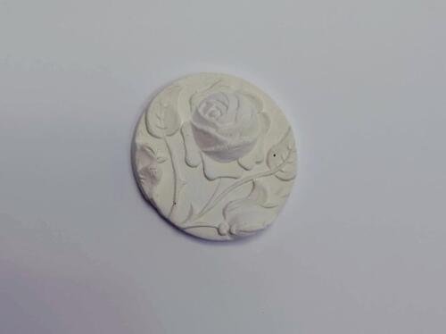 Moulage en pâte auto-durcissante motif de rose